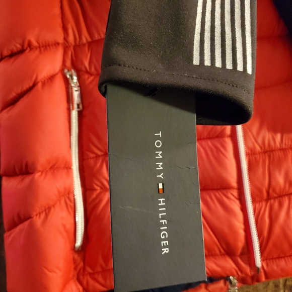 NWT TOMMY HILFIGER RED PACKABLE JACKET - Picture 7 of 8